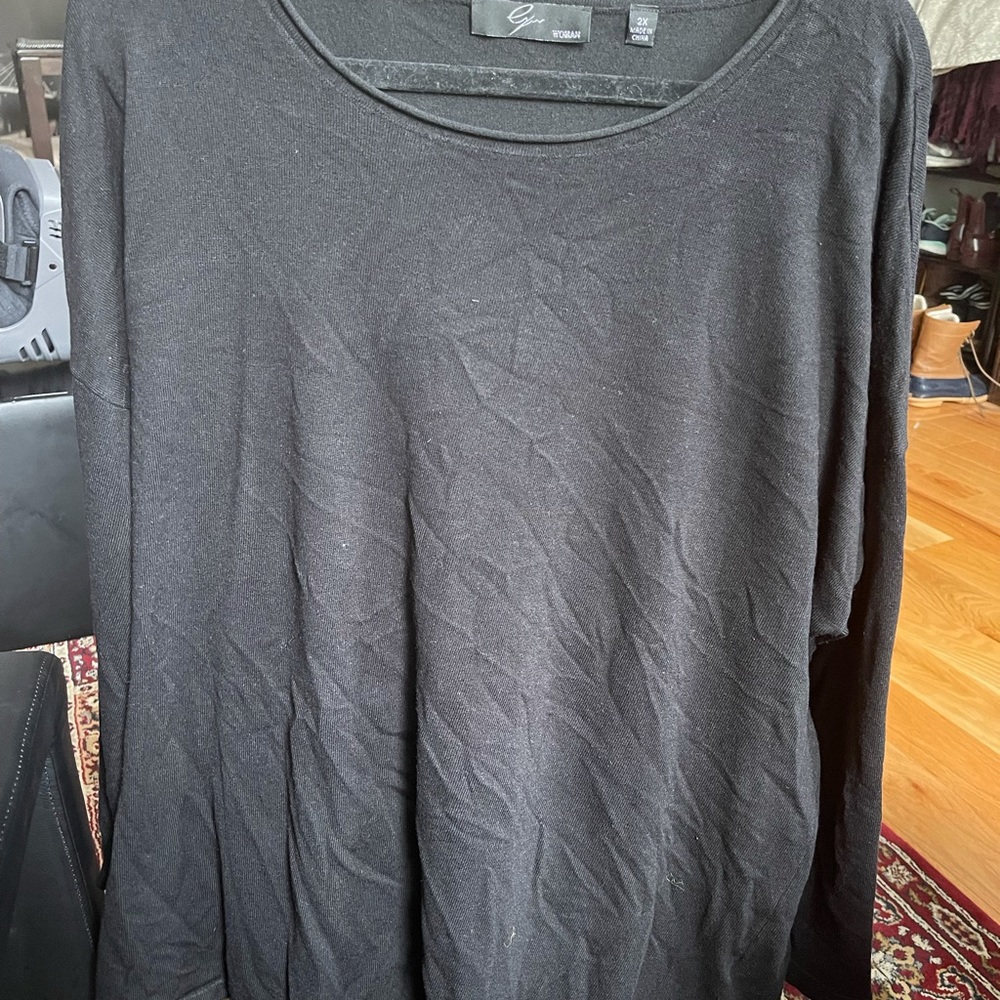 2x black knit sweater